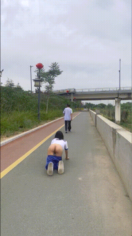 屌炸天!推特顶级身材露出狂人学生小嫩妹【linlin】私拍福利,喜欢户外人前极限露出公厕里打炮调教,相当刺激