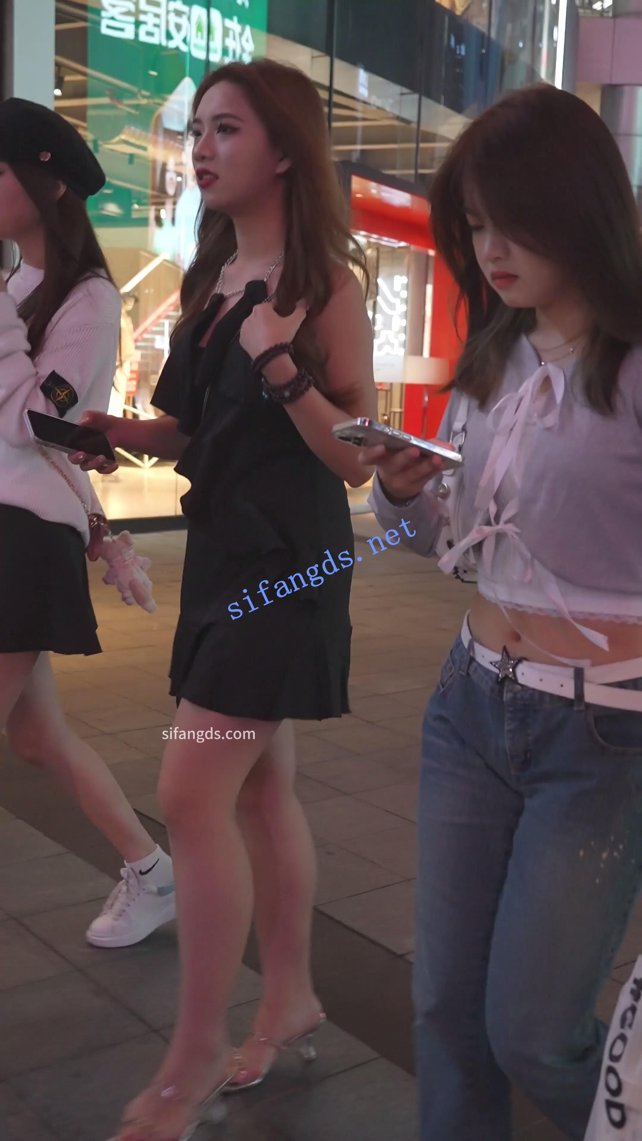 (BC-AA-293)逛完商场去喝酒的吊带裙美女..蕾丝边白色水果内