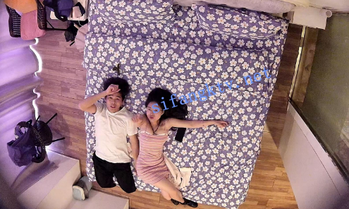 ❣️酒店偷拍❣️超短裙美女被扒开内裤就干|插入后疼到哭