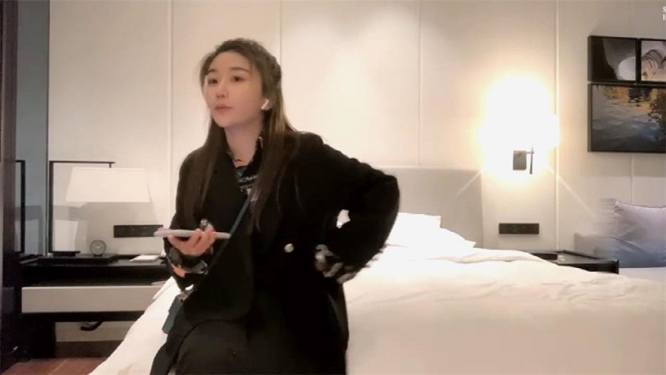 顶级女神 颜值身材一流 丰满白嫩马尾,情欲鸡动 抱住埋头舔吸揉捏乳房软软滑嫩 啪啪对准大力轰击操穴真爽