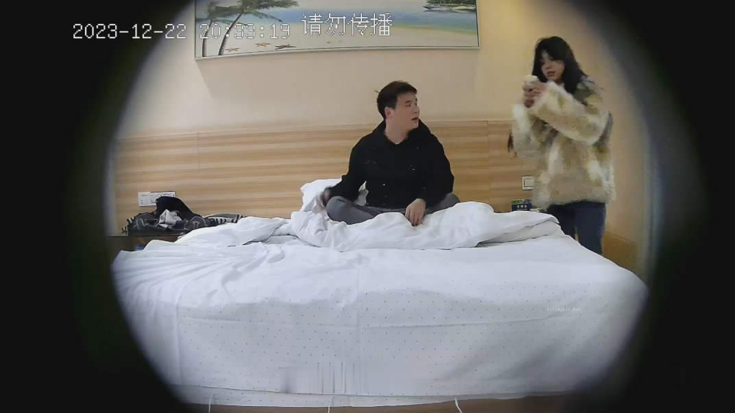 2023-12-22新流出安防精品❤️貂毛上衣性感内裤年轻美女和男友开房