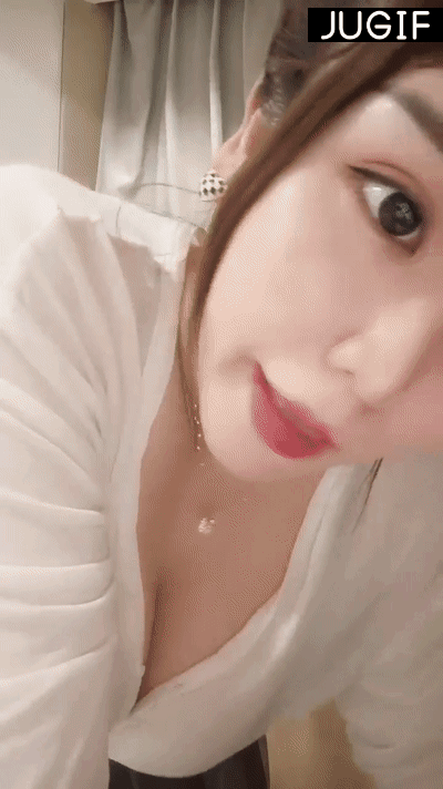 大奶人妻小少妇，老公出差约炮操逼，开裆肉丝无套抽插，边操边给老公打电话，操的大奶直晃动